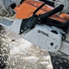 Motorlu testereyle belediyeyi bastı